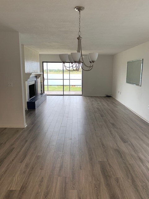 Living room/fireplace - 4113 Fairview Vista Pt