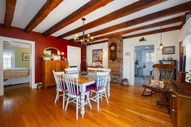 Photo - 82 Seton Dr House