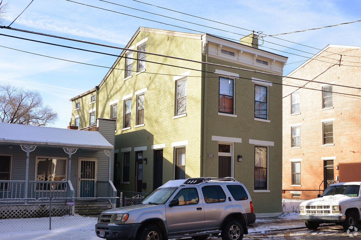 Primary Photo - 837 York St