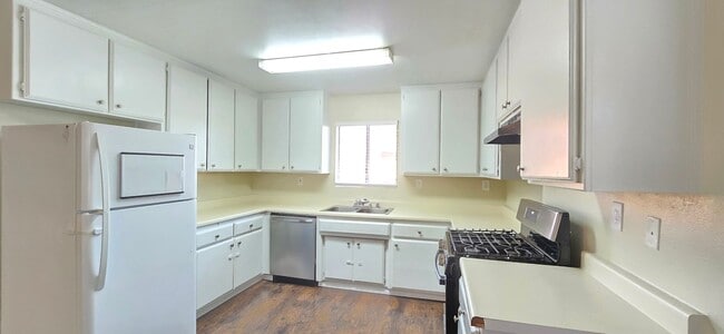 Building Photo - 800 Capehart Ct