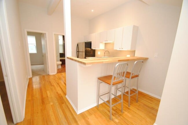Building Photo - 2 bedroom in Chicago IL 60612