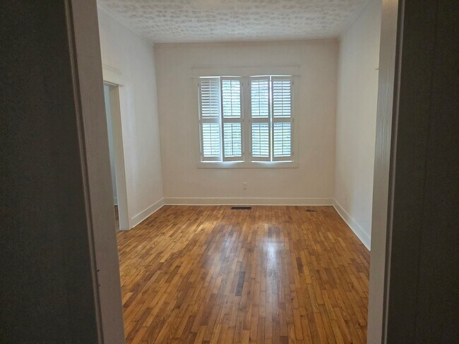 Foto del edificio - 1579 Vesta Ave