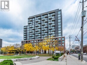 Building Photo - 270-270 Dufferin St