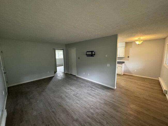 Building Photo - Charming 2-Bedroom, 1-Bath Duplex in Louis...