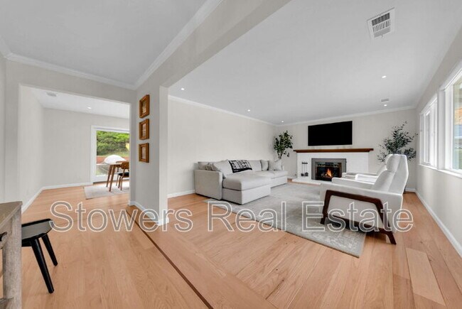 Building Photo - 627 N Silverado Dr