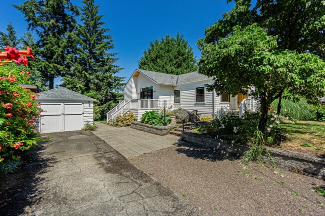 Building Photo - 3238 NE 94th St