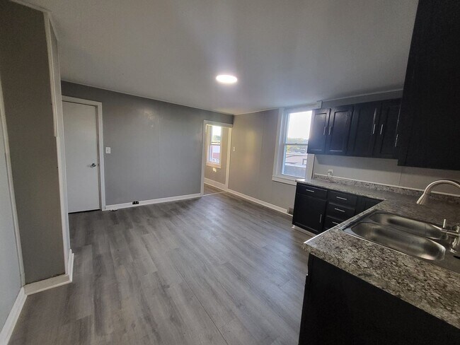 Photo - Fully update 4 bedroom 2 bath house for re...