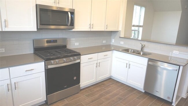 Building Photo - 313 Redonda Dr