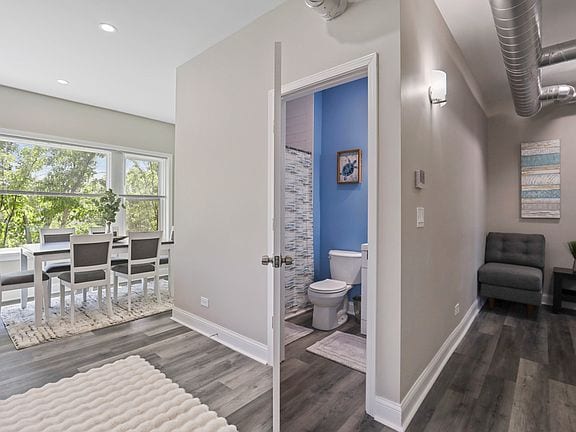 Foto del edificio - 1111 Bonnie Brae Pl