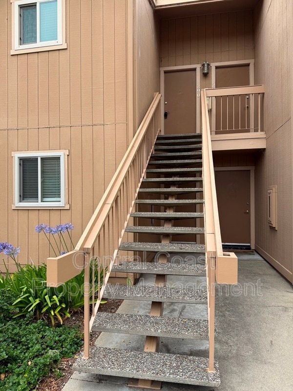 Building Photo - 300 Glenwood Cir