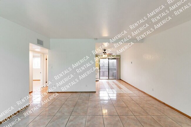 Foto del edificio - 803 E Holaway Dr