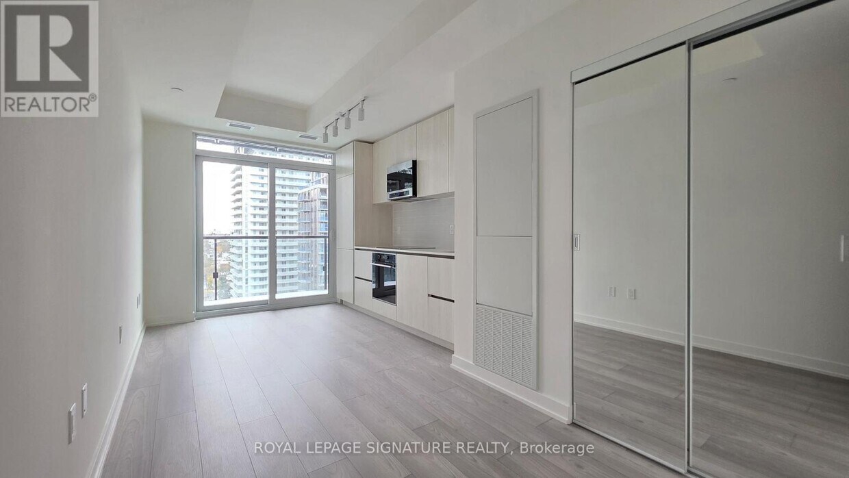 Photo principale - 120 Broadway Ave