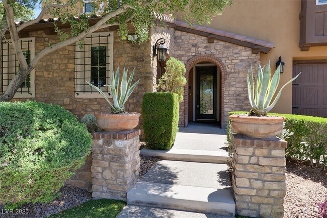 Building Photo - 74 Contrada Fiore Dr