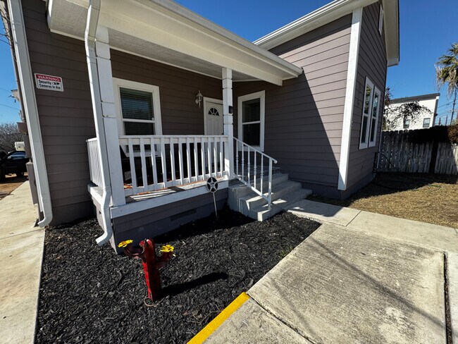 Building Photo - 319 S Olive St