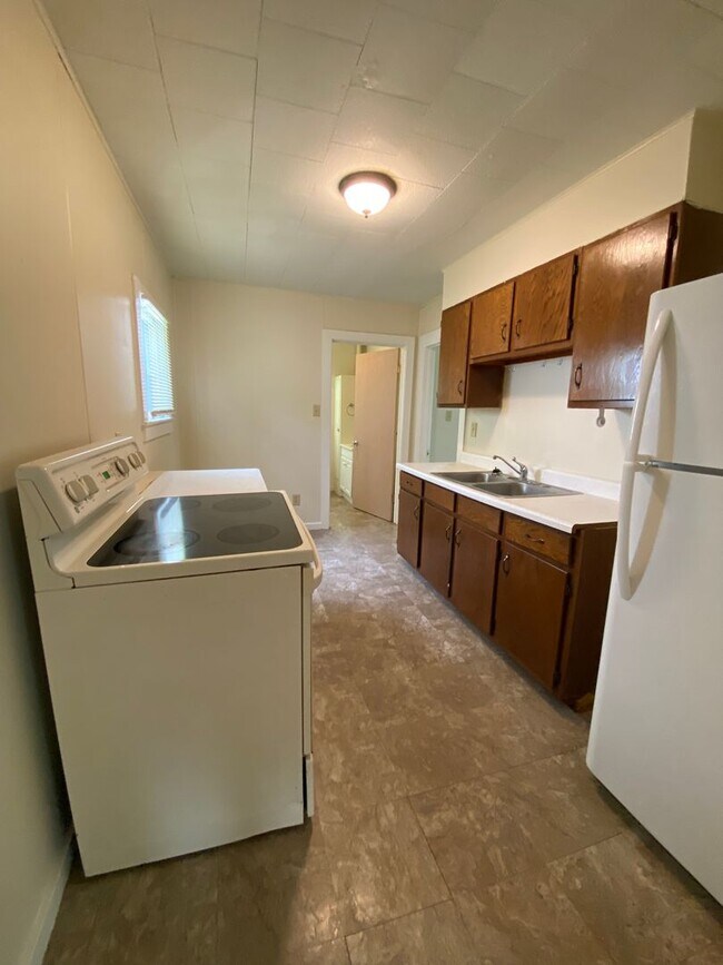 Foto del edificio - 2 Bedroom House - Near Meadows Shopping Ce...