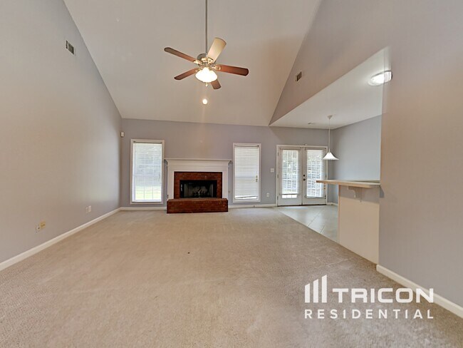 Foto del edificio - 325 Wisteria Blvd