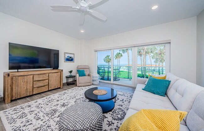 Building Photo - 880 Mandalay Ave