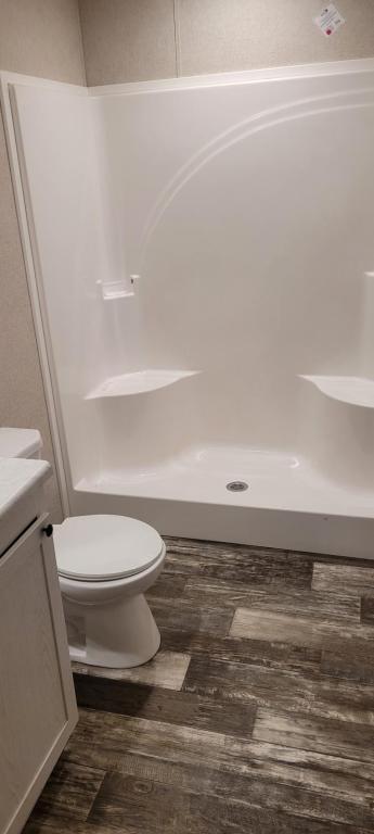 Foto del edificio - 325 W Market St