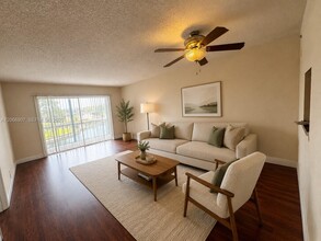 Building Photo - 8020 N Colony Cir