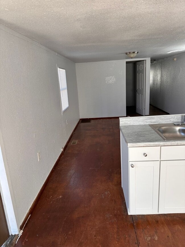 Foto del edificio - GREAT LOCATION! 2-Bedroom/ 1-Bath