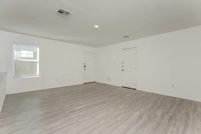 Foto del edificio - 8274 Piedra Medina