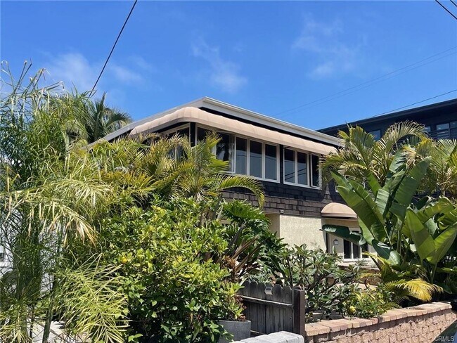 Building Photo - 160 La Brea St