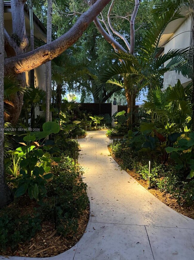 Foto del edificio - 3000 Bird Ave