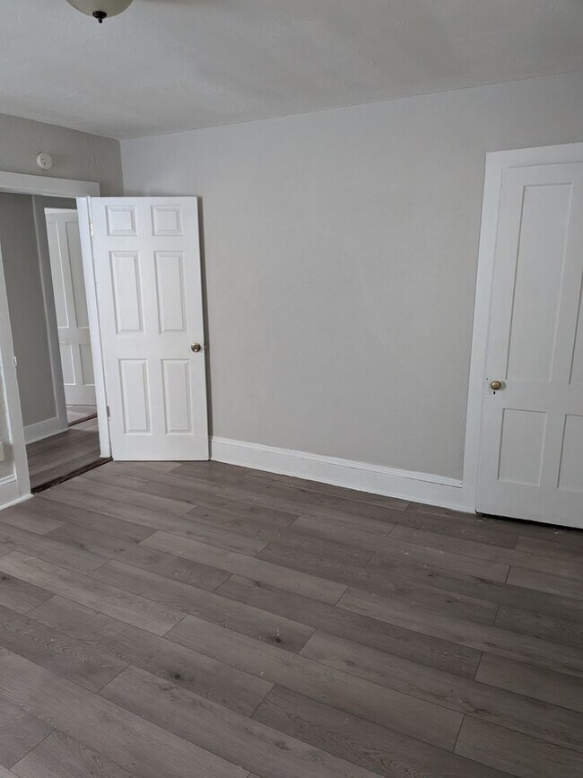 Foto del edificio - 921-923 Lonergan Ct Dira EFH