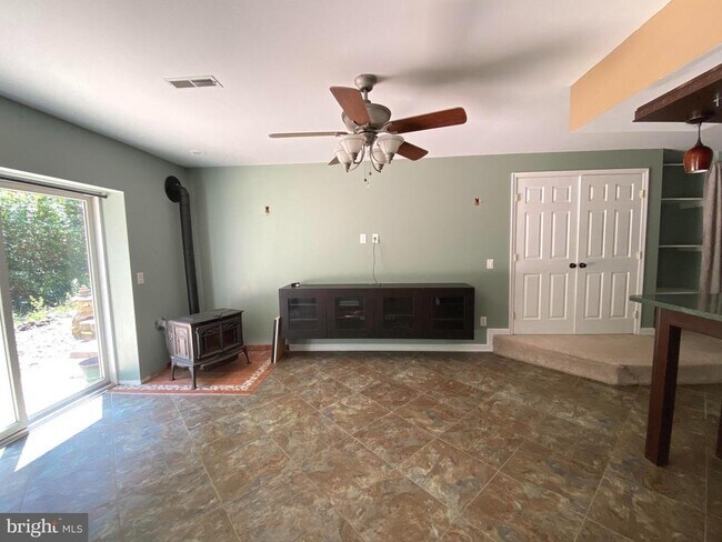 Foto del edificio - 24568 Bateman Ct