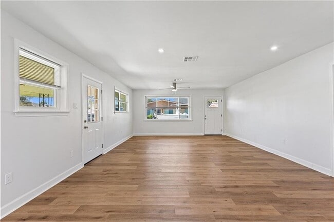 Building Photo - 542 Marino Dr