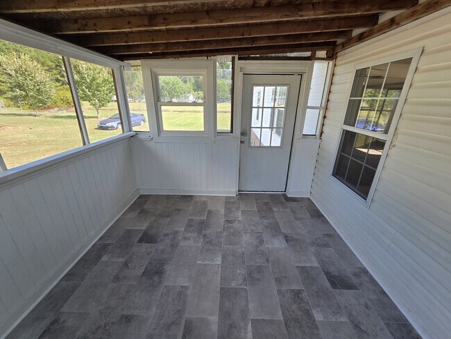 Foto del edificio - 9614 Dunn Rd