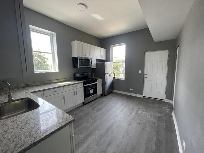 Foto del edificio - 2 bedroom in Chicago IL 60623