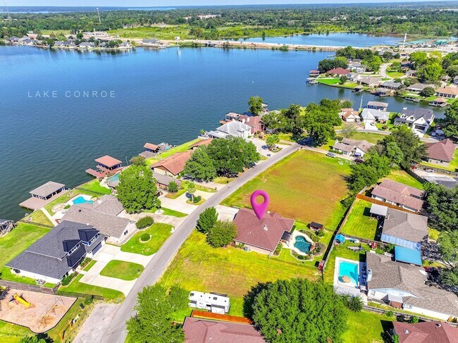 Foto del edificio - 13417 Bunker Hill Dr