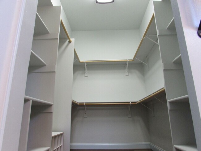 Building Photo - 2096 Two Wood Dr