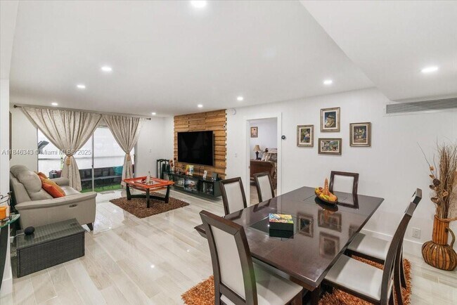 Foto del edificio - 2820 Riverside Dr