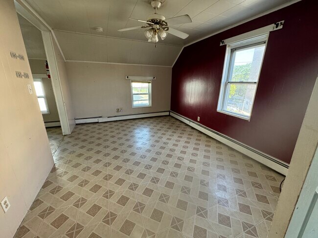 Building Photo - 53 Roberts St
