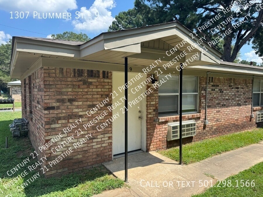 Primary Photo - 1307 Plummer St