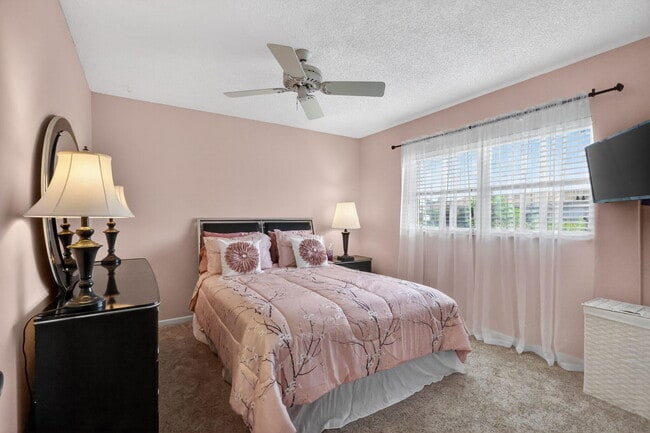 Foto del edificio - 6357 Overland Dr