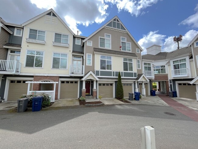 Huge, Updated 2 bed 2.5 bath Issaquah High... - Huge, Updated 2 bed 2.5 bath Issaquah High... Townhome