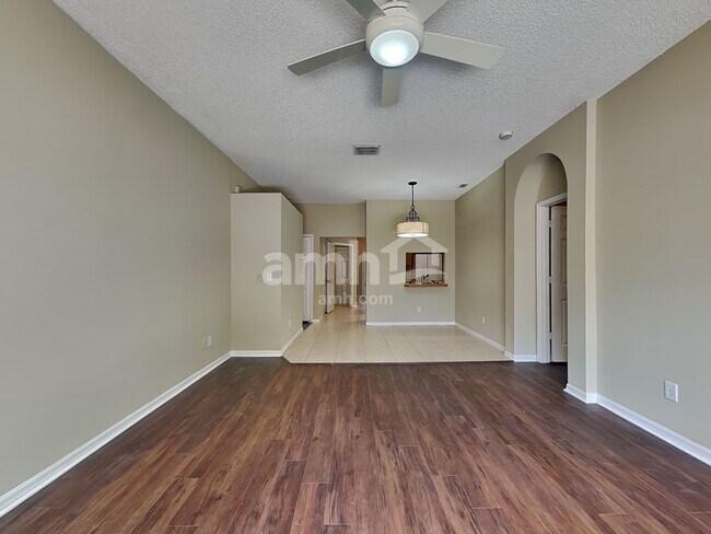 Foto del edificio - 1345 Brooke View Dr