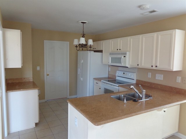 Foto del edificio - 2556 Governors Pointe Ct NE