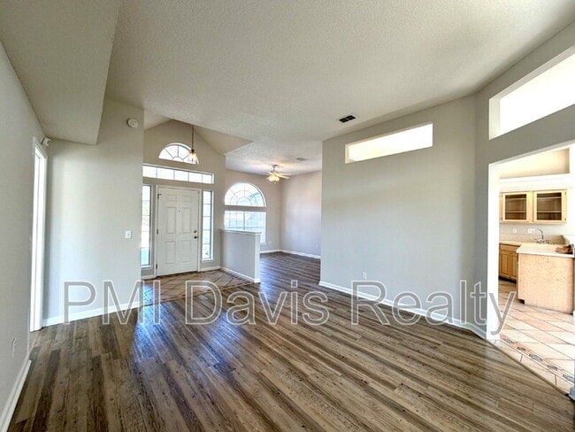 Building Photo - 1771 Pickwick Pl