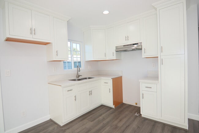 Photo - 1231 E 53rd St House