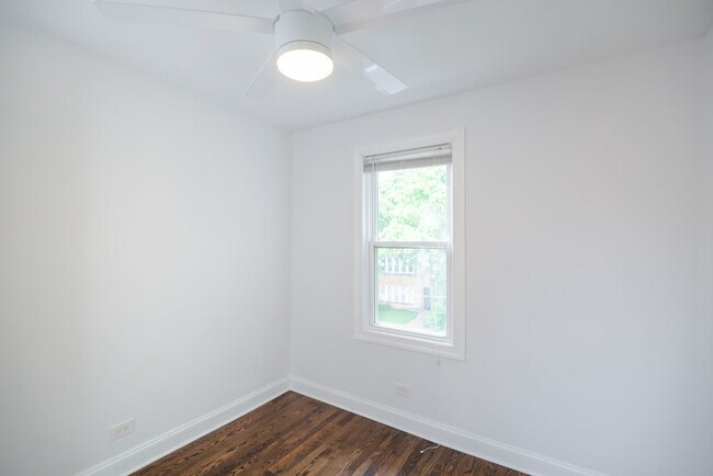 Building Photo - 2646 N Marshfield Ave