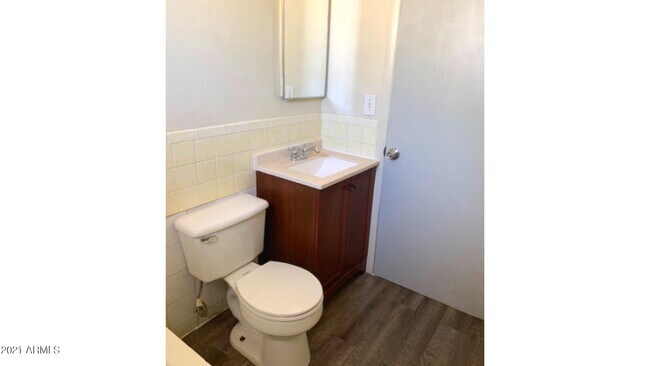 Building Photo - 623 S Country Club Dr