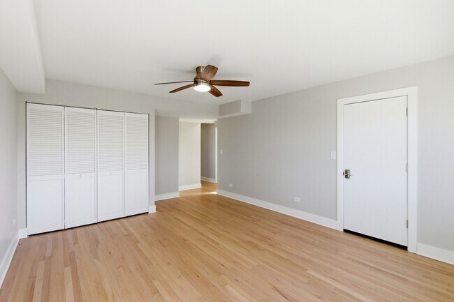 Foto del edificio - 1215 Balmoral Ave