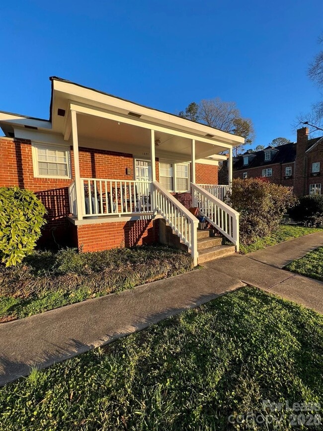 Building Photo - 1327 S Kings Dr