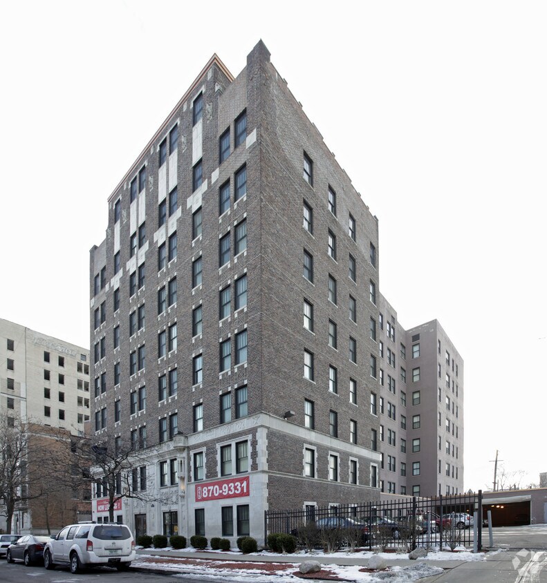 Three Apartments 93 Seward St Detroit, MI