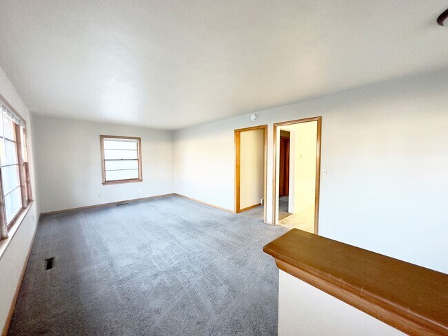 Foto del edificio - Rare 3 bedroom plus office home for rent!