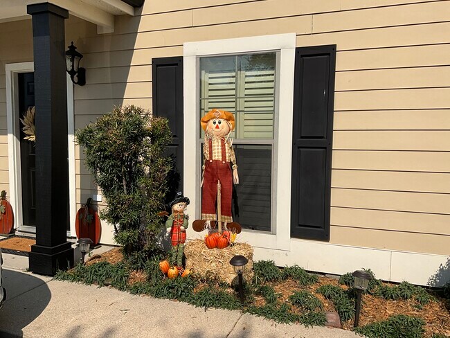 Foto del edificio - 1720 Mignonette Ln